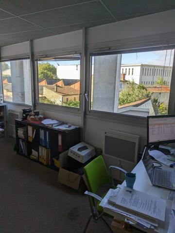 INVESTISSEMENT HYPER CENTRE 24m2 BUREAUX PROCHE LA BRECHE