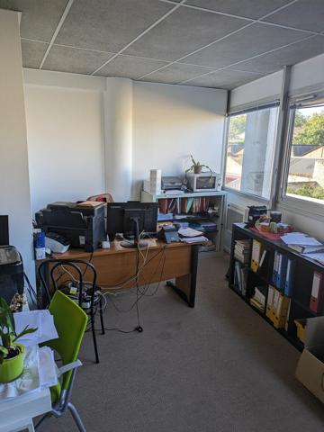 INVESTISSEMENT HYPER CENTRE 24m2 BUREAUX PROCHE LA BRECHE