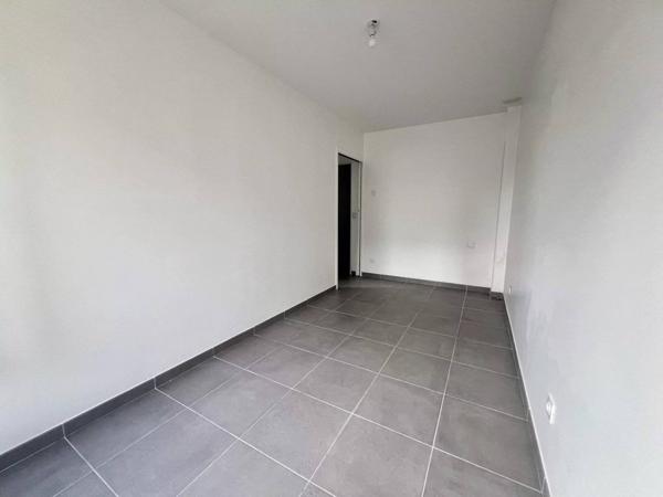 Maison 7 pièces - 4 chambres - parking - terrasse