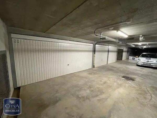 Parking à louer Sanary-sur-Mer (83110)