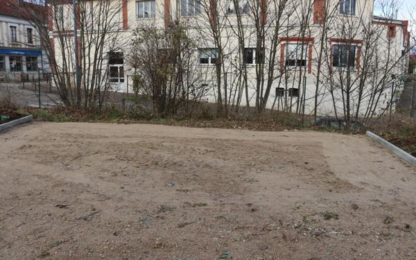 Stationnement à louer    18 m2 Auxerre