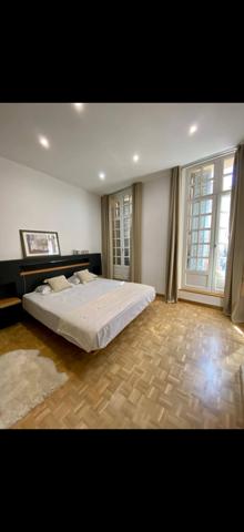 Aix-en-Provence (13100) Grand T2 de standing refait intégralement