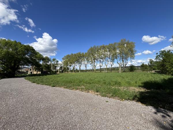 Terrain de 1 033 m²