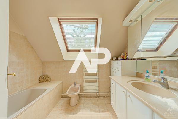 Maison Rueil Malmaison 7 pièce(s) 169 m2 1 050 000 € **  - Référence  20134