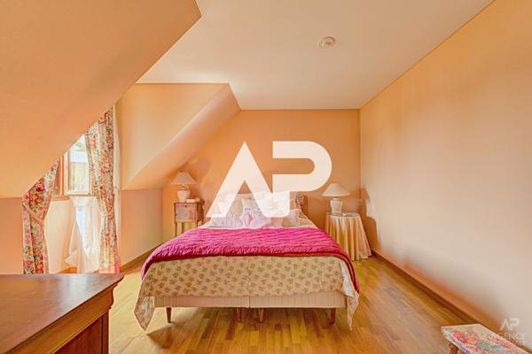 Maison Rueil Malmaison 7 pièce(s) 169 m2 1 050 000 € **  - Référence  20134