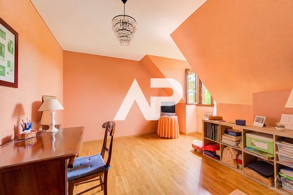 Maison Rueil Malmaison 7 pièce(s) 169 m2 1 050 000 € **  - Référence  20134