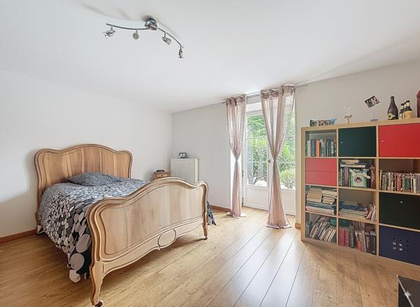 Propriété rénovée avec raffinement Vue panoramique Piscine