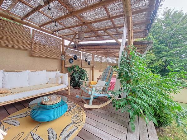 Propriété rénovée avec raffinement Vue panoramique Piscine