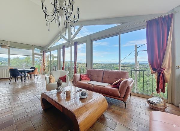 Propriété rénovée avec raffinement Vue panoramique Piscine