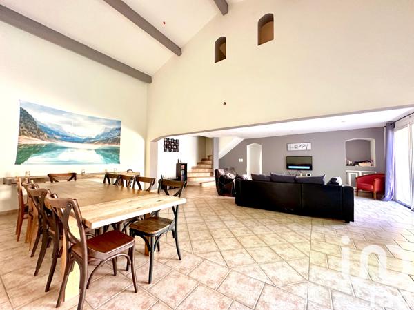 Maison à vendre 10 pièces 325 m² Camaret-sur-Aigues