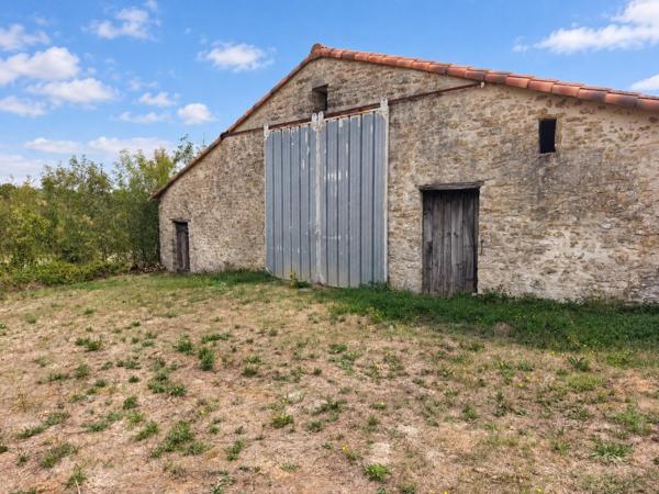 PROPRIETE D EXEPTION AVEC MOULIN A EAU, MAISON, BOURRINE ET GRANGE AVEC 6 HECTARES