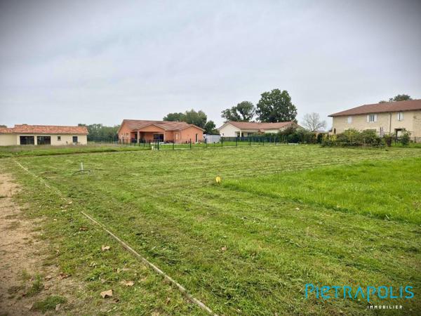 SAINT BENIGNE - TERRAIN CONSTRUCTIBLE ET VIABILISE