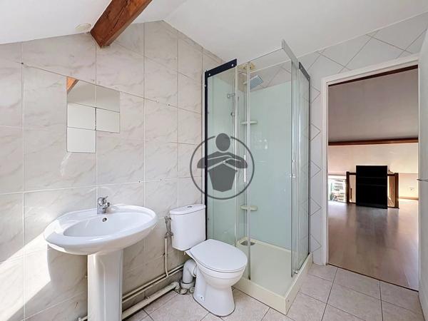 Location                                                      Appartement
                        
                     2 pièces                      45 m2                     à Saint-Quentin