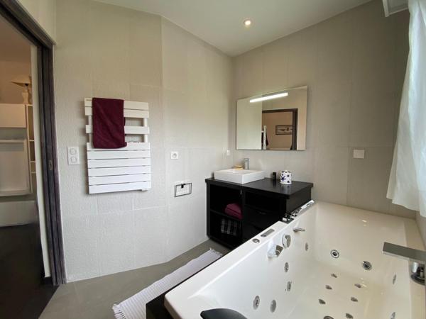 Au sein d'un domaine privé et sécurisé, un bel et spacieux appartement de 125 m2