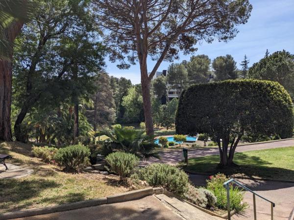 Au sein d'un domaine privé et sécurisé, un bel et spacieux appartement de 125 m2