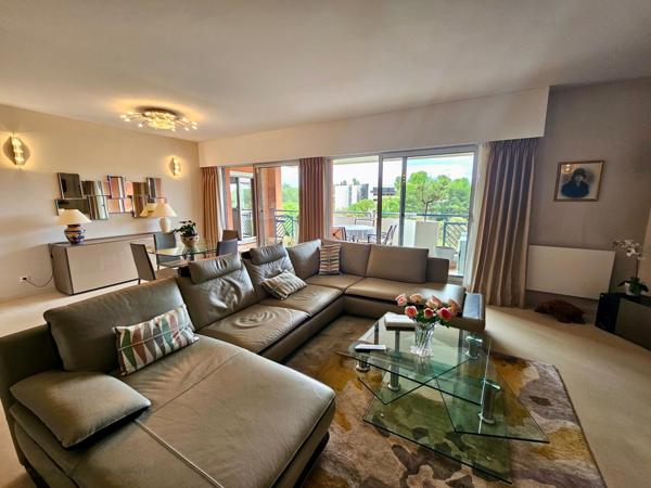 Au sein d'un domaine privé et sécurisé, un bel et spacieux appartement de 125 m2