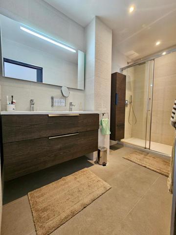 Au sein d'un domaine privé et sécurisé, un bel et spacieux appartement de 125 m2