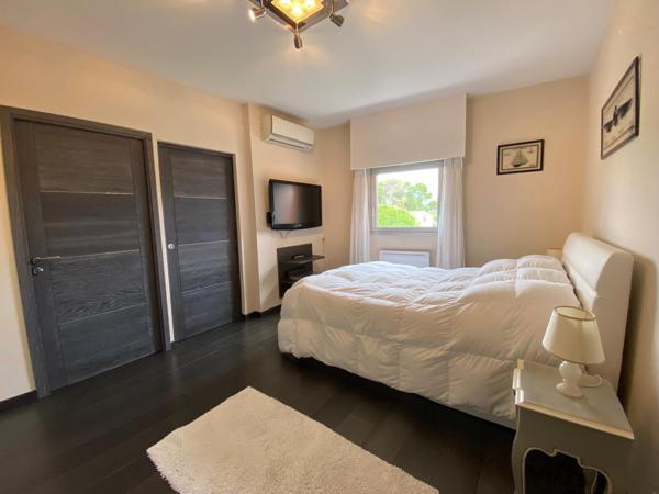 Au sein d'un domaine privé et sécurisé, un bel et spacieux appartement de 125 m2