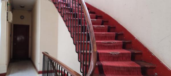 Paris (75018) BEAU 3P TRAVERSANT - PLEIN SUD - BALCON