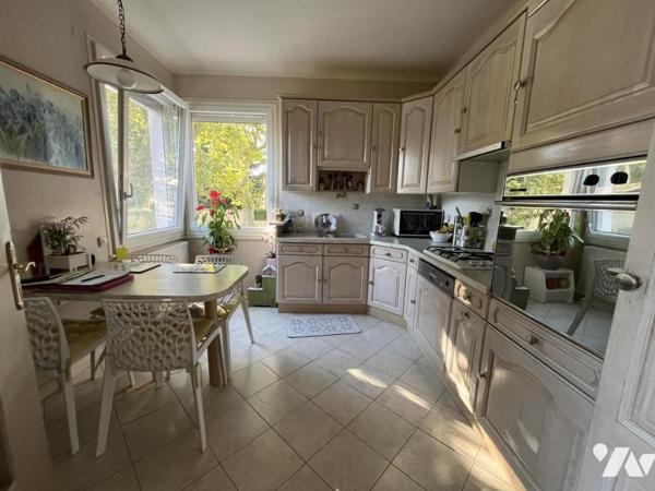 PIERRELATTE, VILLA SUR 2 NIVEAUX 