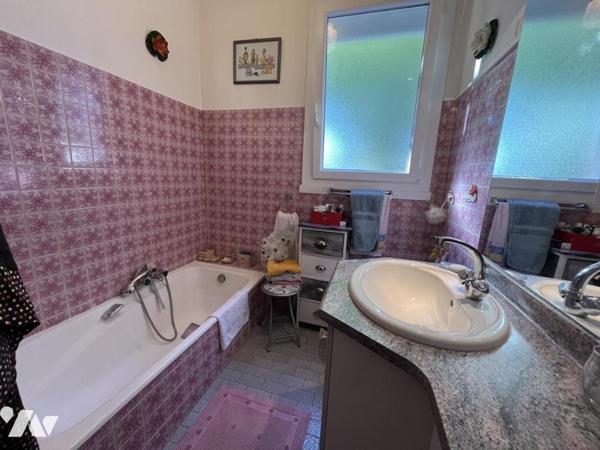 PIERRELATTE, VILLA SUR 2 NIVEAUX 