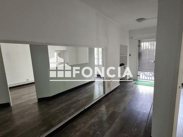 Location Local commercial 2 pièces 47.9 m² - 15-17 RUE AUGUSTE Nimes 30000