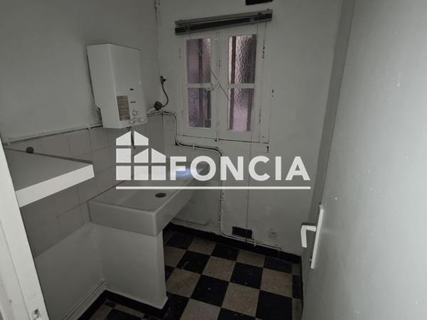 Location Local commercial 2 pièces 47.9 m² - 15-17 RUE AUGUSTE Nimes 30000