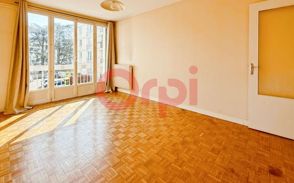 Appartement à vendre    1 pièce • 30,62 m2 Bron