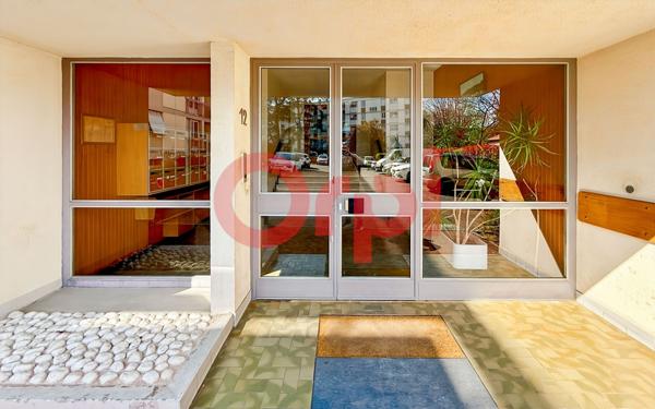 Appartement à vendre    1 pièce • 30,62 m2 Bron