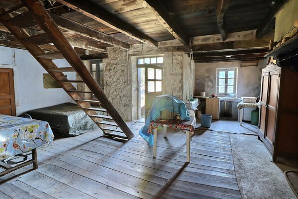 Maison à rénover à Maleville - Fort potentiel