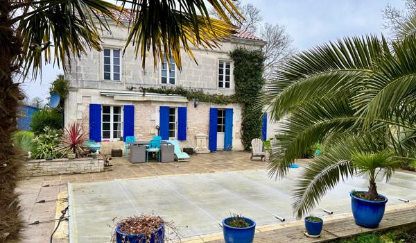 joli maison en pierres