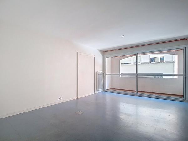 A vendre PAU CENTRE Appartement T4 de 100.53 m2 - résidence avec ascenseur, 2 balcons, suite parentale, cave et garage.