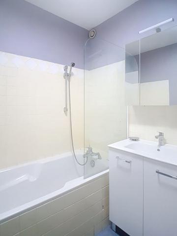 A vendre PAU CENTRE Appartement T4 de 100.53 m2 - résidence avec ascenseur, 2 balcons, suite parentale, cave et garage.