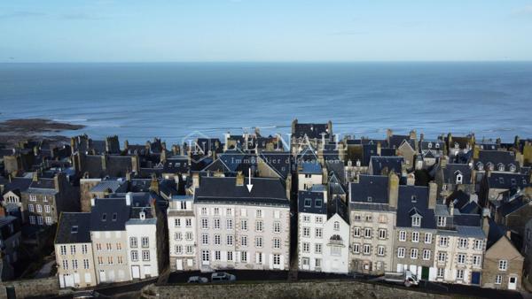 VUE MER : grand hôtel particulier XVIIIe à vendre à Granville (quartier Hauteville)