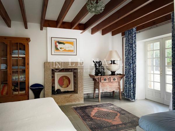 VUE MER : grand hôtel particulier XVIIIe à vendre à Granville (quartier Hauteville)