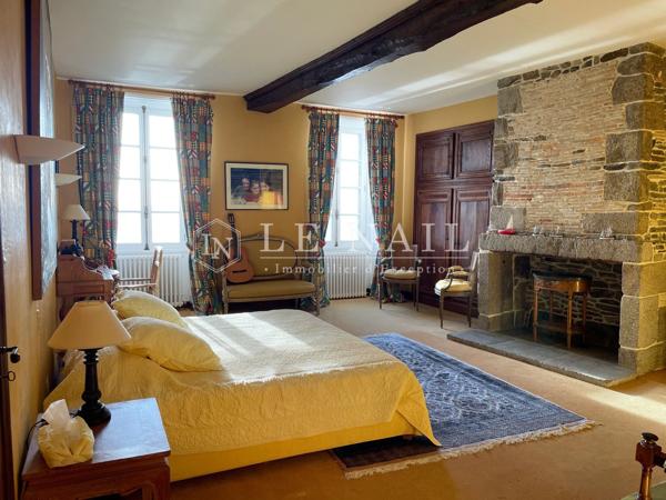 VUE MER : grand hôtel particulier XVIIIe à vendre à Granville (quartier Hauteville)