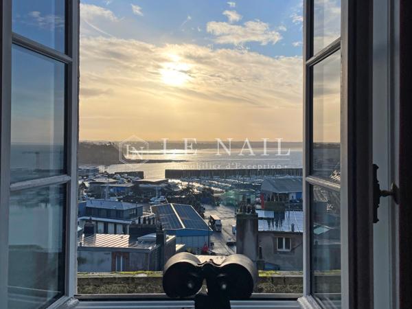 VUE MER : grand hôtel particulier XVIIIe à vendre à Granville (quartier Hauteville)