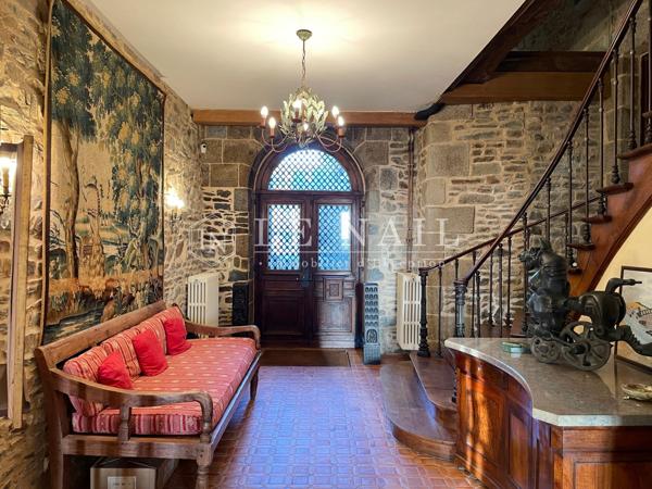 VUE MER : grand hôtel particulier XVIIIe à vendre à Granville (quartier Hauteville)