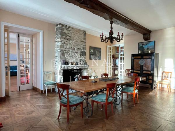 VUE MER : grand hôtel particulier XVIIIe à vendre à Granville (quartier Hauteville)