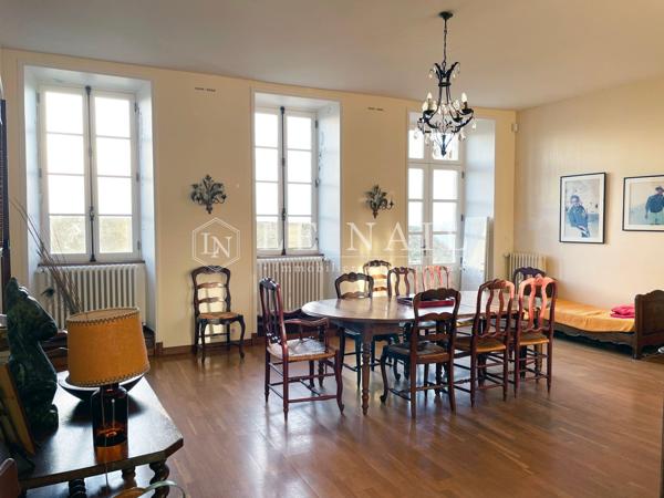 VUE MER : grand hôtel particulier XVIIIe à vendre à Granville (quartier Hauteville)