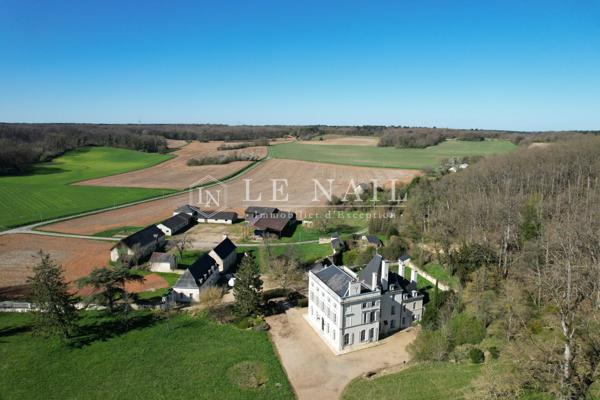 Château XIXème et son domaine de 291 hectares en Vallée de la Loire angevine