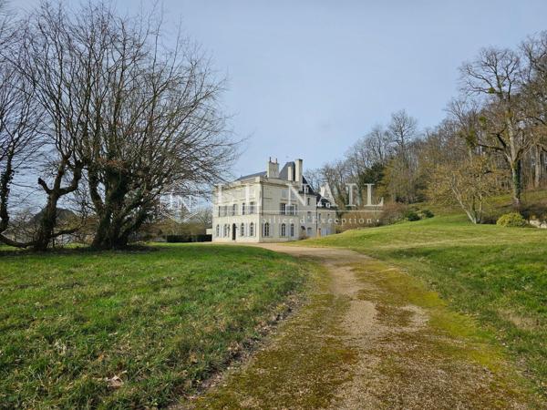 Château XIXème et son domaine de 291 hectares en Vallée de la Loire angevine