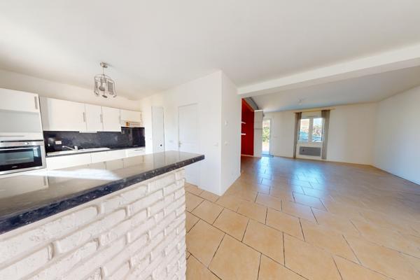 Maison à étage de 2009, 4 chambres, fonctionnelle et lumineuse