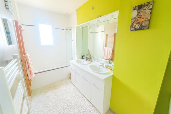 Maison à étage de 2009, 4 chambres, fonctionnelle et lumineuse