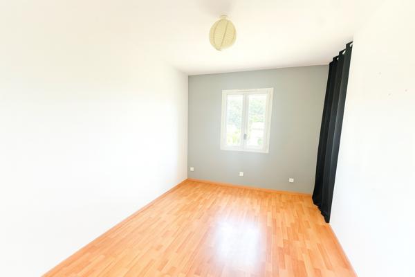 Maison à étage de 2009, 4 chambres, fonctionnelle et lumineuse