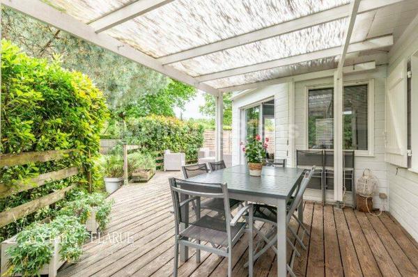 Charmante maison contemporaine en bois nichée dans la verdure - La Brède