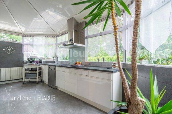 Charmante maison contemporaine en bois nichée dans la verdure - La Brède