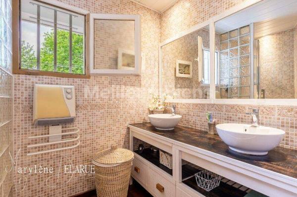 Charmante maison contemporaine en bois nichée dans la verdure - La Brède