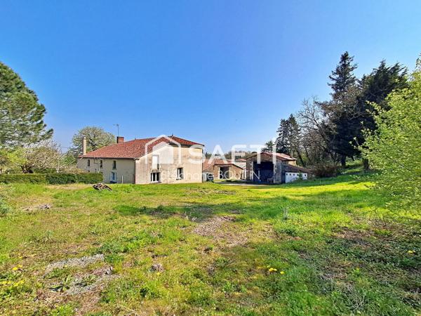 Corps de ferme 168m2 sur 1,4 Hectare - Dépendances et Tout-à-l'égout