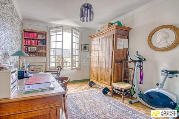 Versailles Notre-Dame Appartement 5 pièces 111 m² carrez situé au 2ème étage avec ascenseur, cave et box en option €1 095 000 ** - Référence 27224